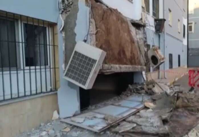 İlkokulda beton saçak aniden çöktü, faciadan dönüldü 5